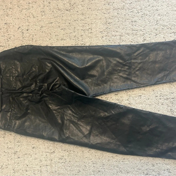 J.O.A high wasted belted barrel leg faux leather pants! Pictures no justice!Sz.M - Picture 8 of 9